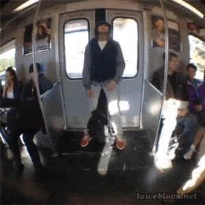  GIF buon lunedì - cade addormentato