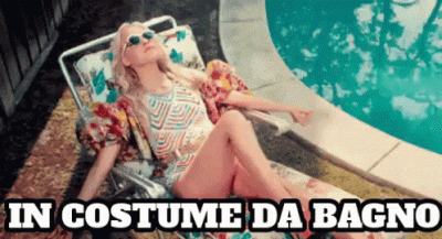 GIF in costume da bagno