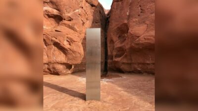 Trovato un misterioso monolite nel deserto dello Utah